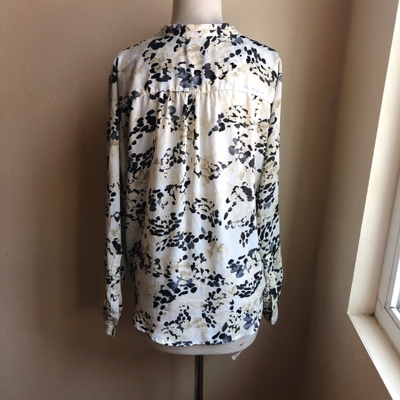 New York & Company abstract floral twist blouse - Picture 2 of 4